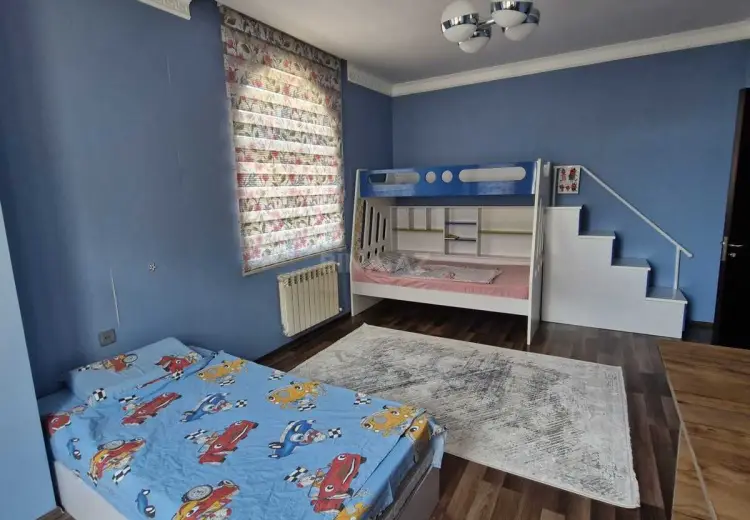 8 otaqlı mənzil Satılır, Nizami, Bakı