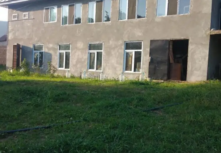6 otaqlı mənzil Satılır, Şəki
