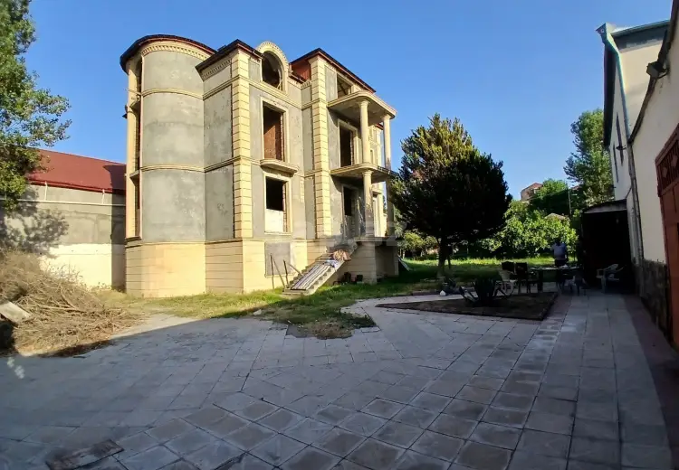 16 otaqlı mənzil , Bakı