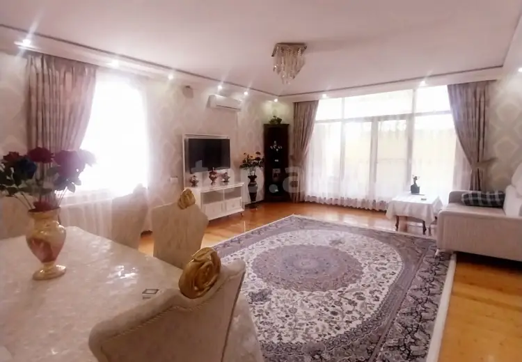 6 otaqlı mənzil , Gəncə