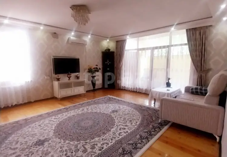 6 otaqlı mənzil , Gəncə