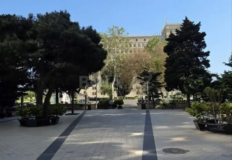 200 m² Obyekt / Ofis Satılır, Sahil qəs., Səbail, Bakı