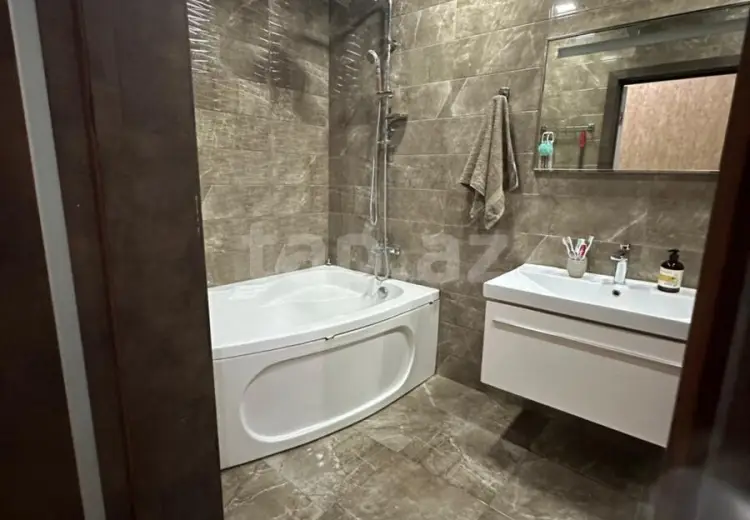 4 otaqlı mənzil , Bakı