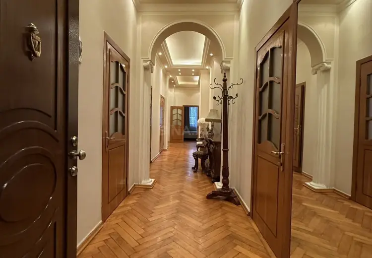 6 otaqlı mənzil Satılır, Səbail, Bakı