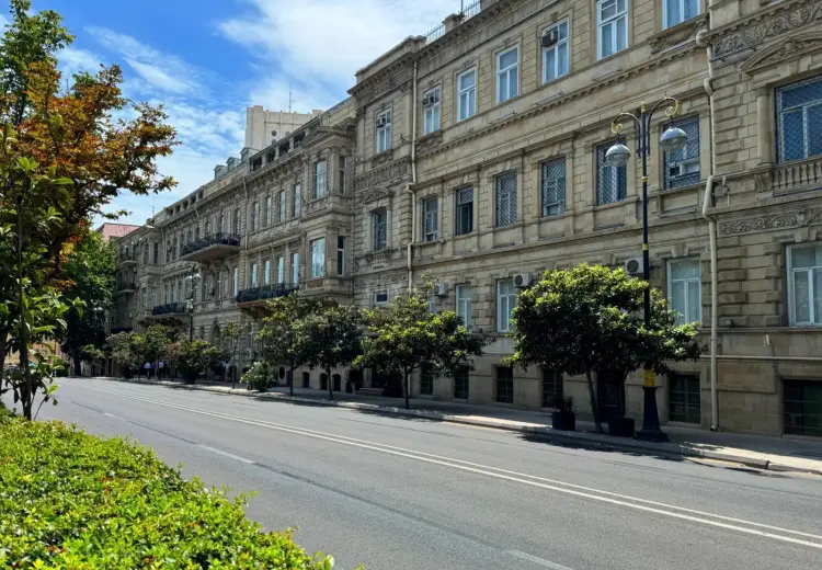 3 otaqlı mənzil Satılır, İçəri şəhər, Səbail, Bakı