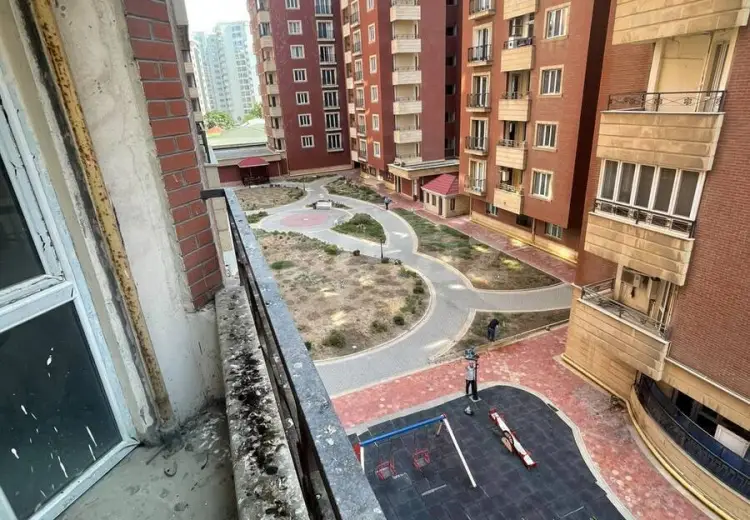 4 otaqlı mənzil , Bakı
