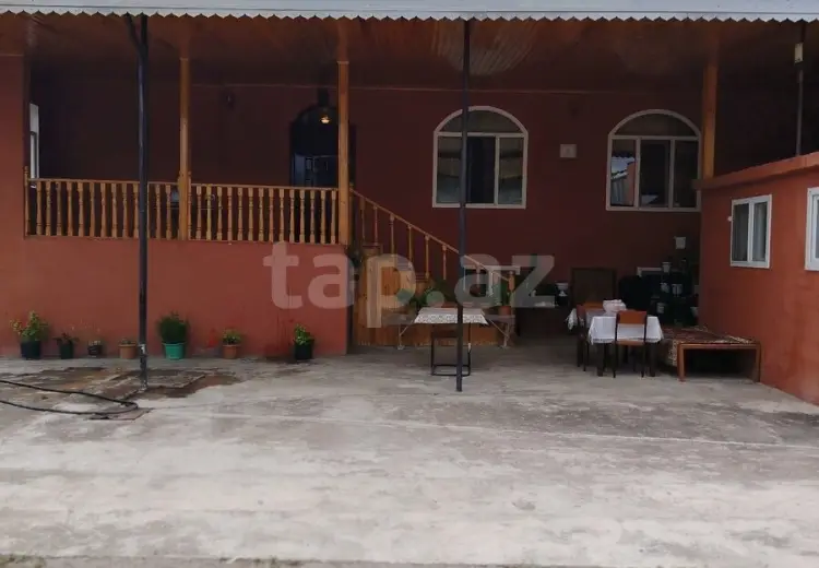 6 otaqlı mənzil , Şəki