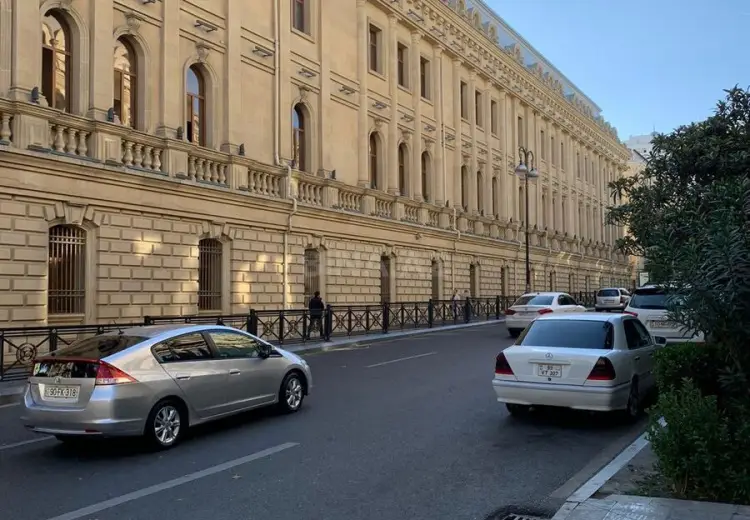 4 otaqlı mənzil Satılır, İçəri şəhər, Səbail, Bakı