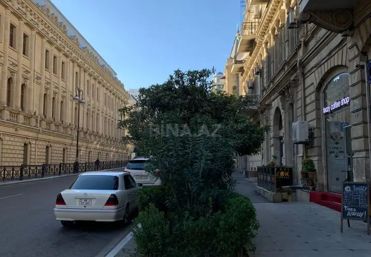 4 otaqlı mənzil Satılır, İçəri şəhər, Səbail, Bakı