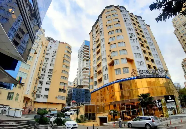 4 otaqlı mənzil , Bakı