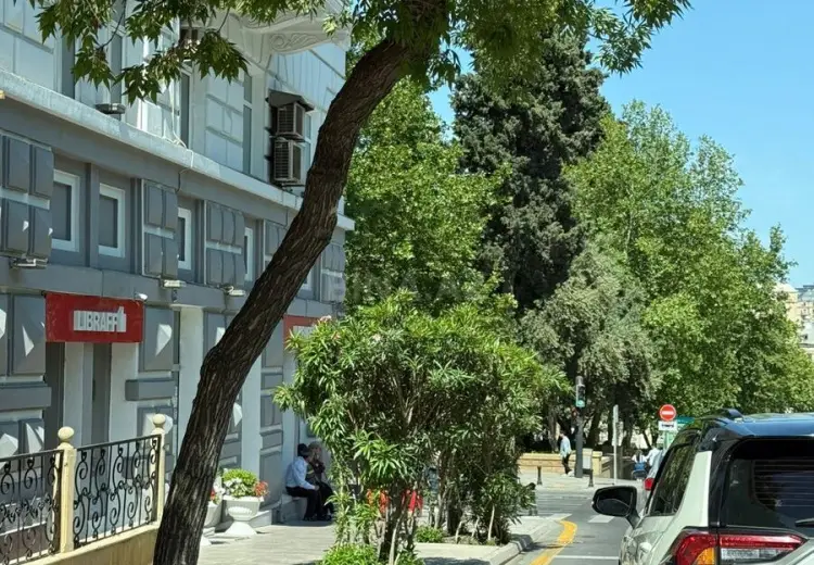 135 m² Obyekt / Ofis Satılır, Səbail, Bakı