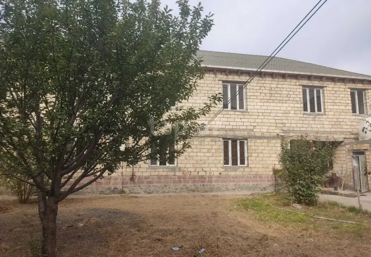 10 otaqlı mənzil , Gəncə