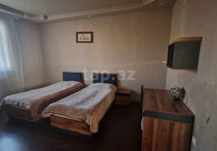 10 otaqlı mənzil , Gəncə
