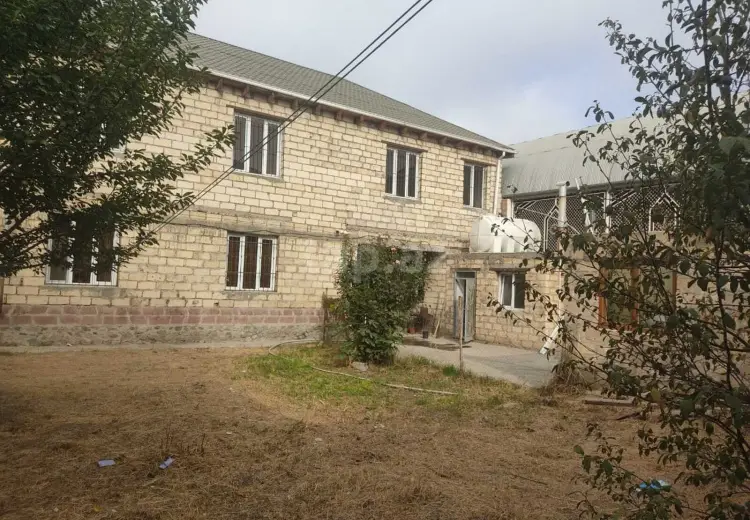 10 otaqlı mənzil , Gəncə