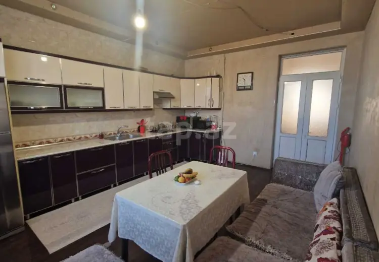 10 otaqlı mənzil , Gəncə