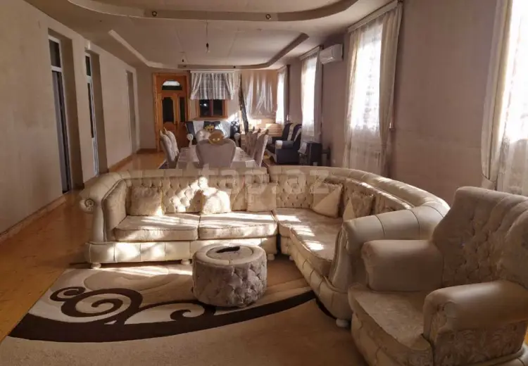10 otaqlı mənzil , Gəncə
