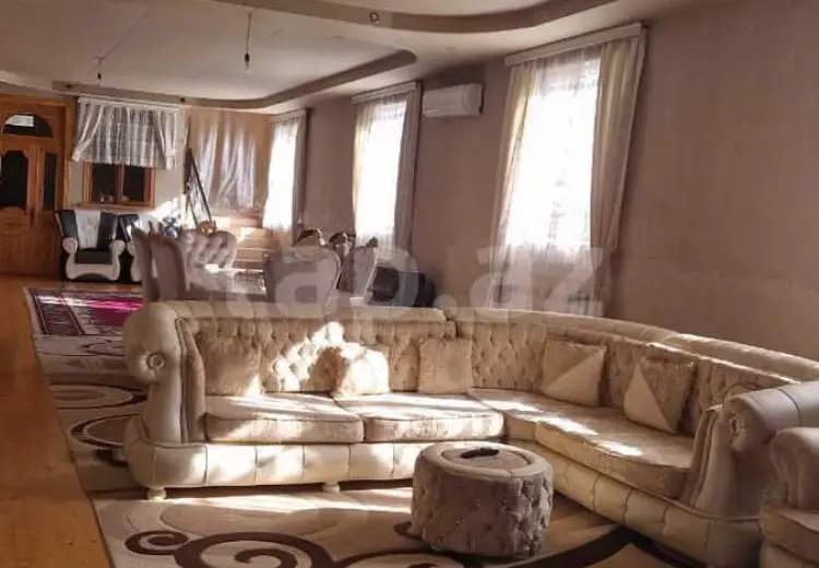 10 otaqlı mənzil , Gəncə