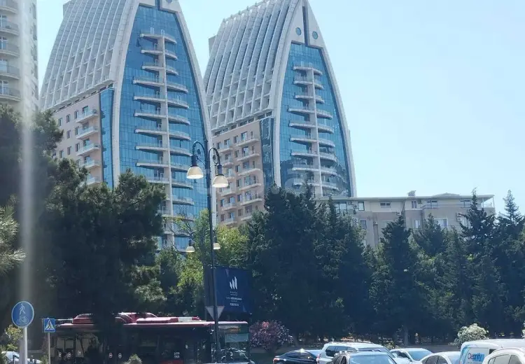 4 otaqlı mənzil , Bakı