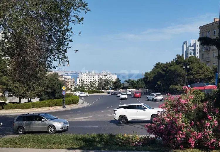 4 otaqlı mənzil , Bakı