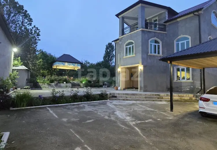 8 otaqlı mənzil , Quba