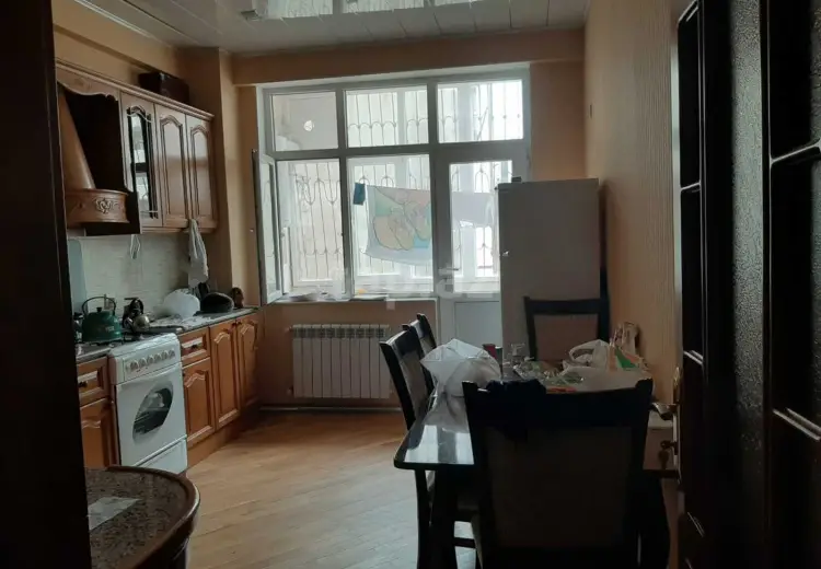 4 otaqlı mənzil , Bakı