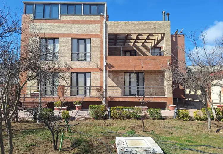 10 otaqlı mənzil , Bakı