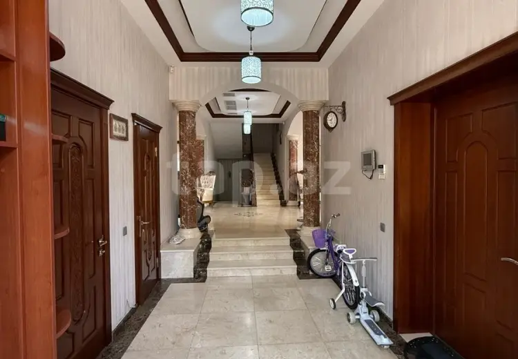 8 otaqlı mənzil , Bakı