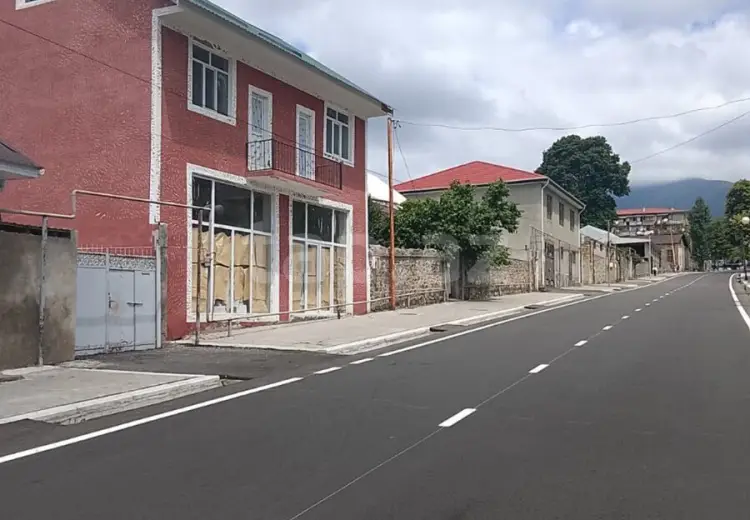 3 otaqlı mənzil , Şəki