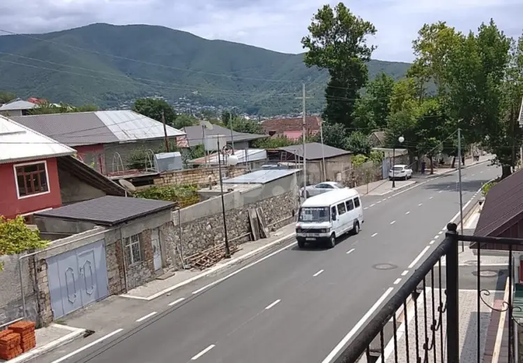 3 otaqlı mənzil , Şəki