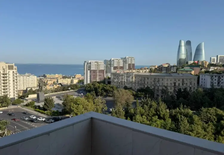 4 otaqlı mənzil , Bakı