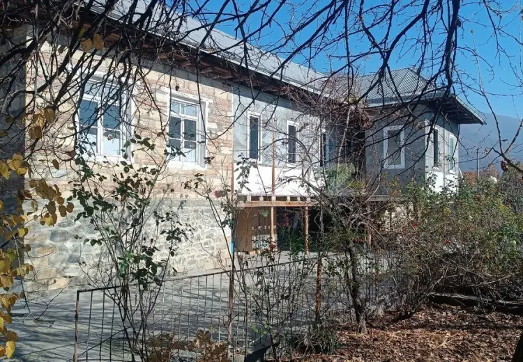 3 otaqlı mənzil , Şəki