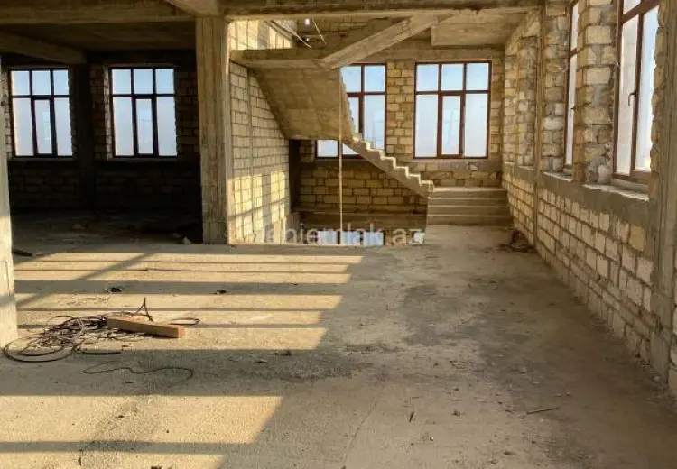 4000 m² Obyekt / Ofis Satılır, Quba