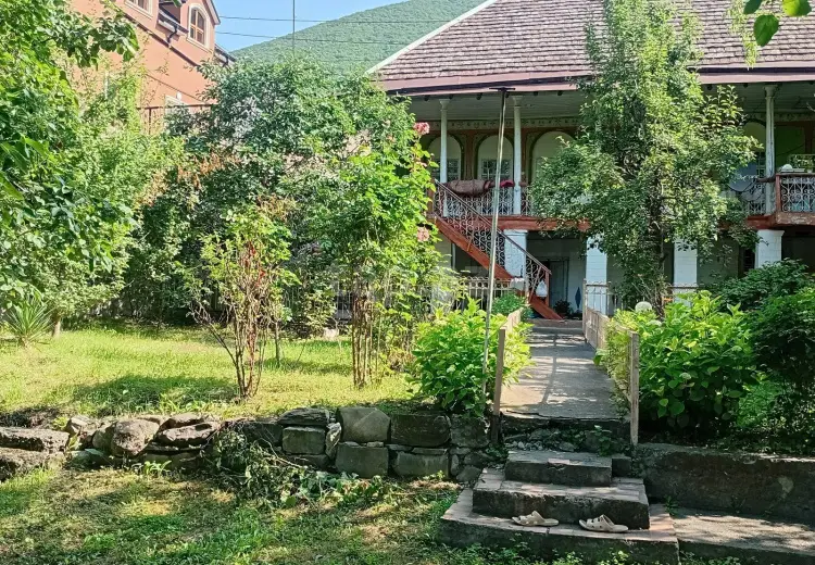 5 otaqlı mənzil , Şəki
