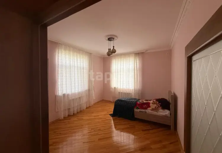 5 otaqlı mənzil , Oğuz