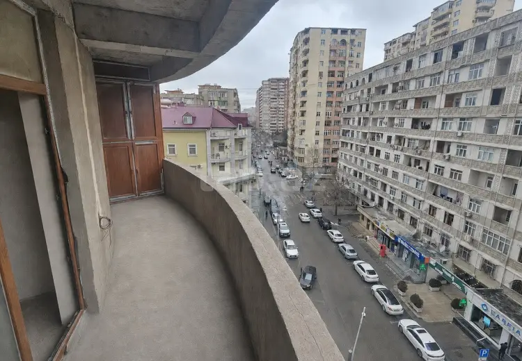 4 otaqlı mənzil , Bakı