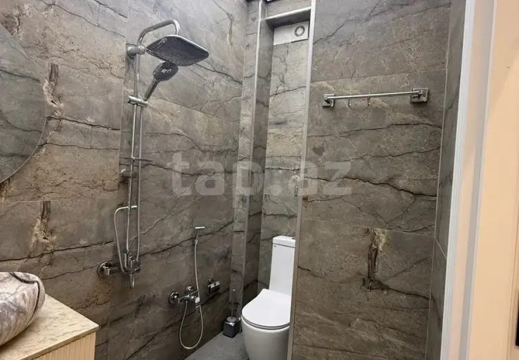 6 otaqlı mənzil , Bakı