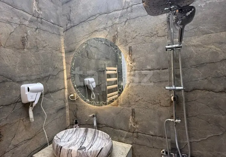 6 otaqlı mənzil , Bakı