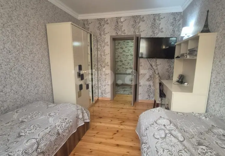 7 otaqlı mənzil , Bakı