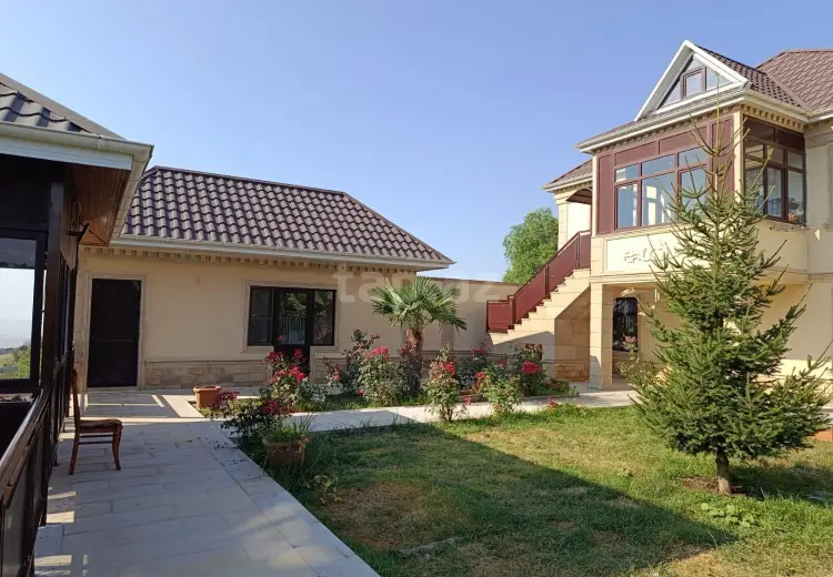 6 otaqlı mənzil , Şamaxı