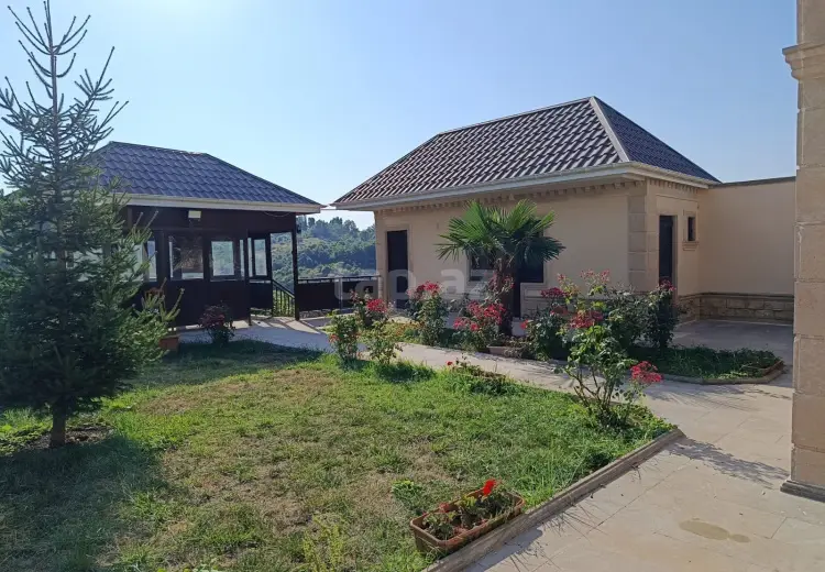 6 otaqlı mənzil , Şamaxı