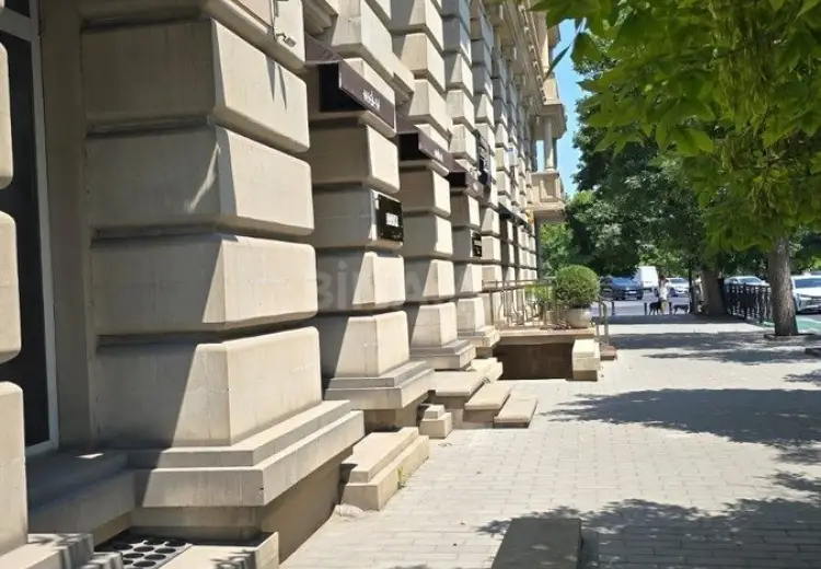 210 m² Obyekt / Ofis Kirayə (aylıq), Nəsimi, Bakı
