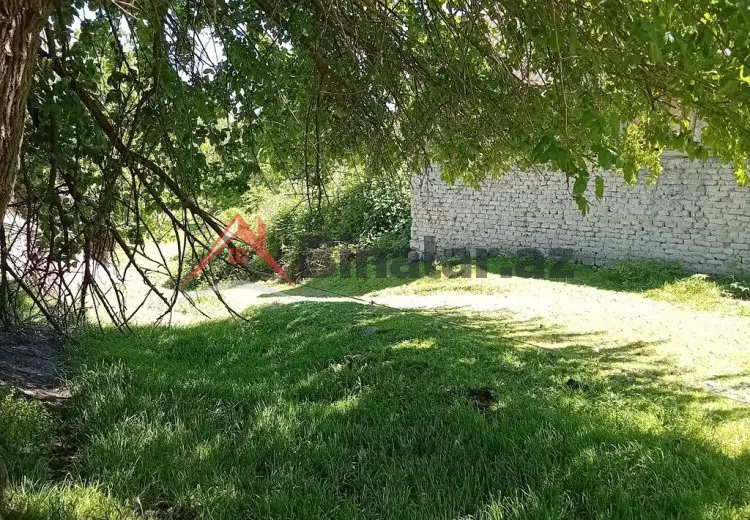 38 sot Torpaq Satılır, Oğuz