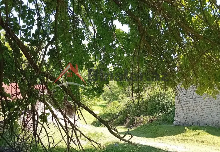 38 sot Torpaq Satılır, Oğuz