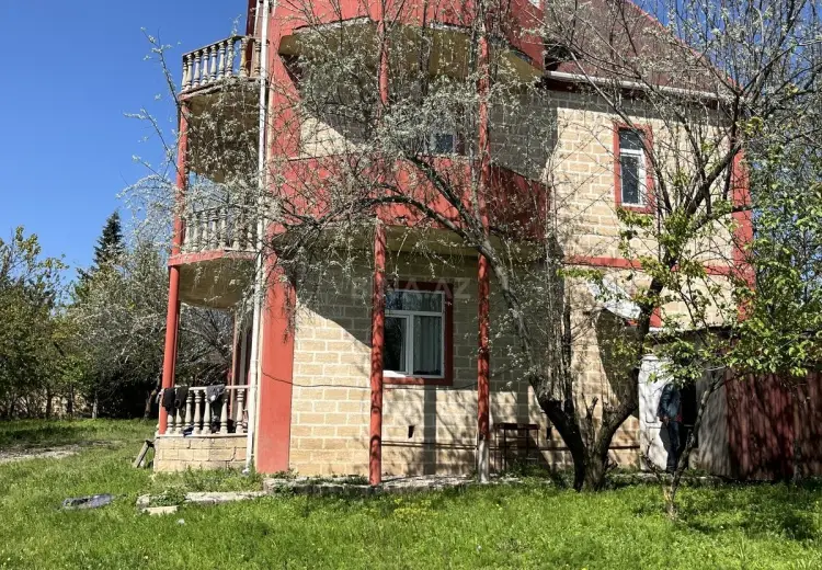 8 otaqlı mənzil Satılır, Şamaxı