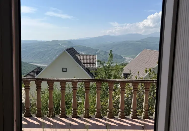 8 otaqlı mənzil Satılır, Şamaxı