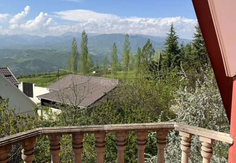 8 otaqlı mənzil Satılır, Şamaxı