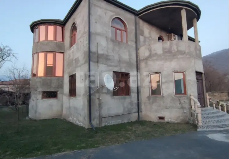 9 otaqlı mənzil , Zaqatala