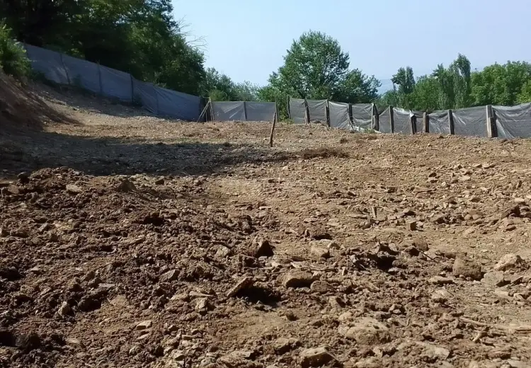 12 sot Torpaq Satılır, Qəbələ