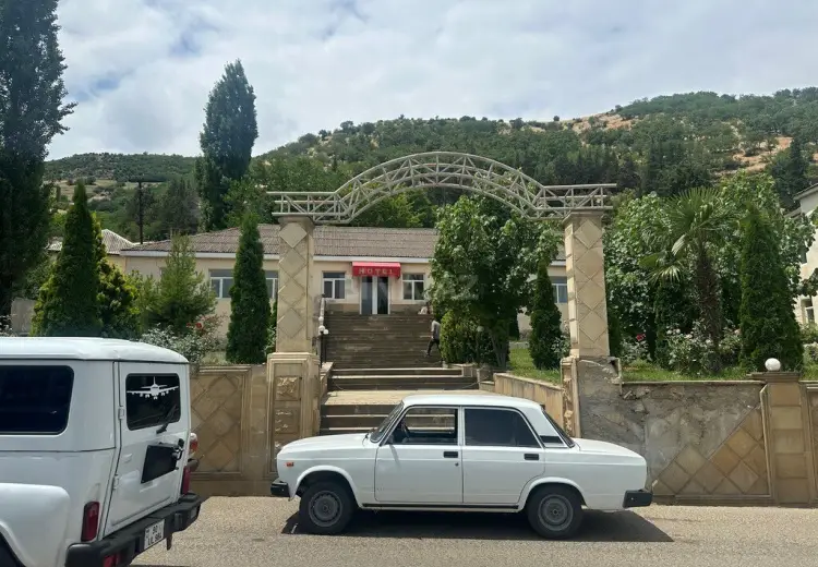 338 m² Obyekt / Ofis Satılır, Yardımlı