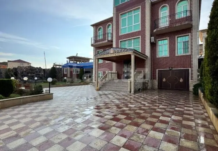 8 otaqlı mənzil , Bakı